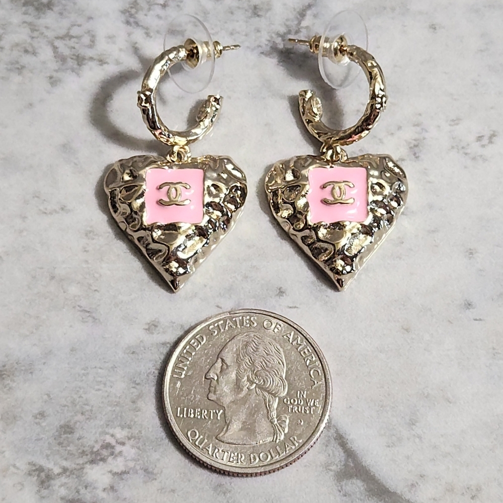 CHANEL Gold-Tone Pink Heart CC Drop Earrings✨️ - Picture 3 of 7